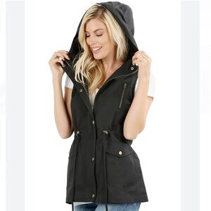 Zenana Outfitters Women’s Black Sleeveless Military Hooded Anorak Vest Jacket